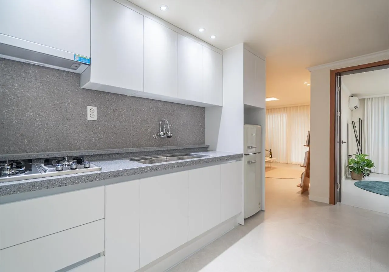 Osondoson Stay-5Min To Hapjeong Station, Family Favorites, 3Bed Room, Large Living Room Seoul 0*,  South Korea