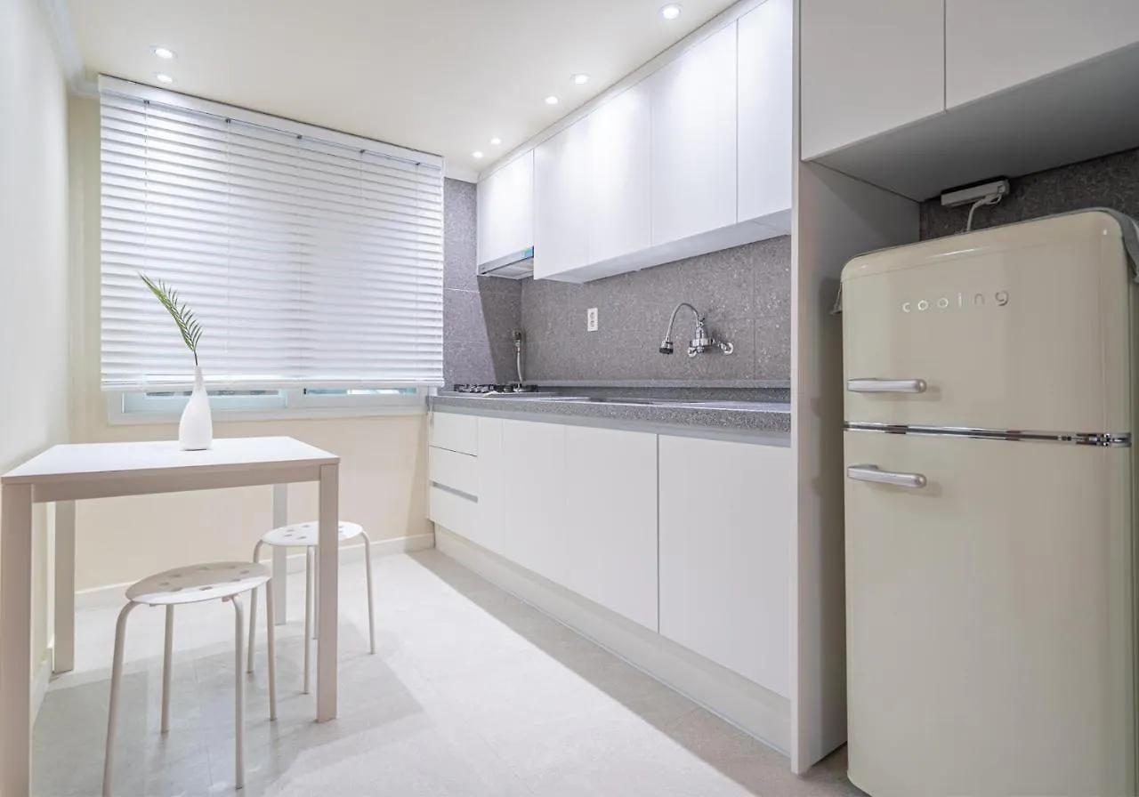 Osondoson Stay-5Min To Hapjeong Station, Family Favorites, 3Bed Room, Large Living Room Seoul 0*,  South Korea