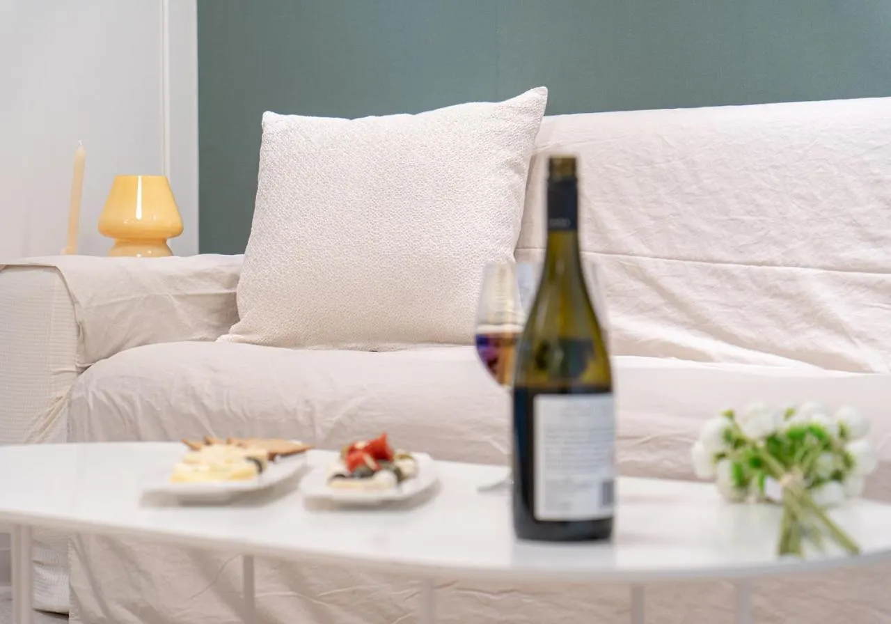 Osondoson Stay-5Min To Hapjeong Station, Family Favorites, 3Bed Room, Large Living Room Seoul 0*,  South Korea