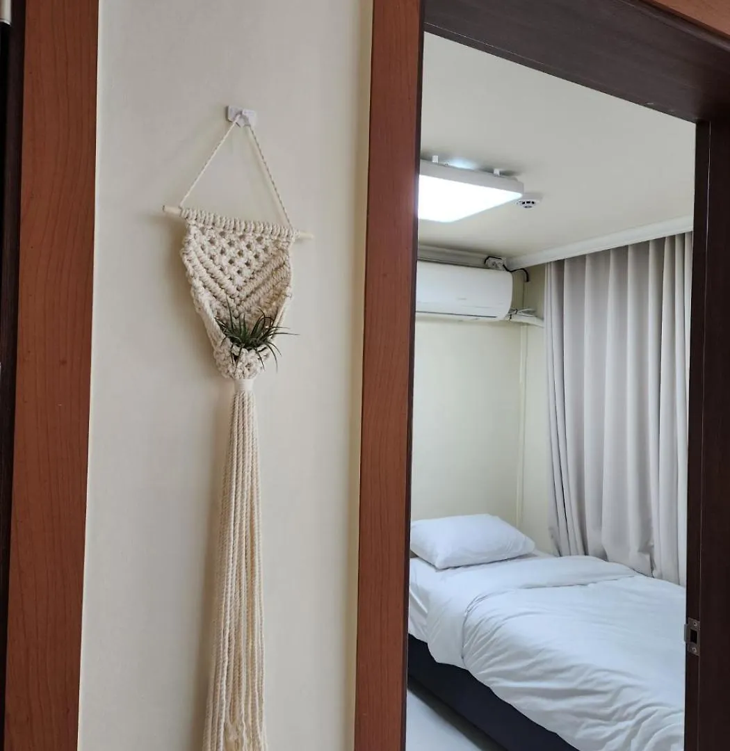 Osondoson Stay-5Min To Hapjeong Station, Family Favorites, 3Bed Room, Large Living Room Seoul Villa